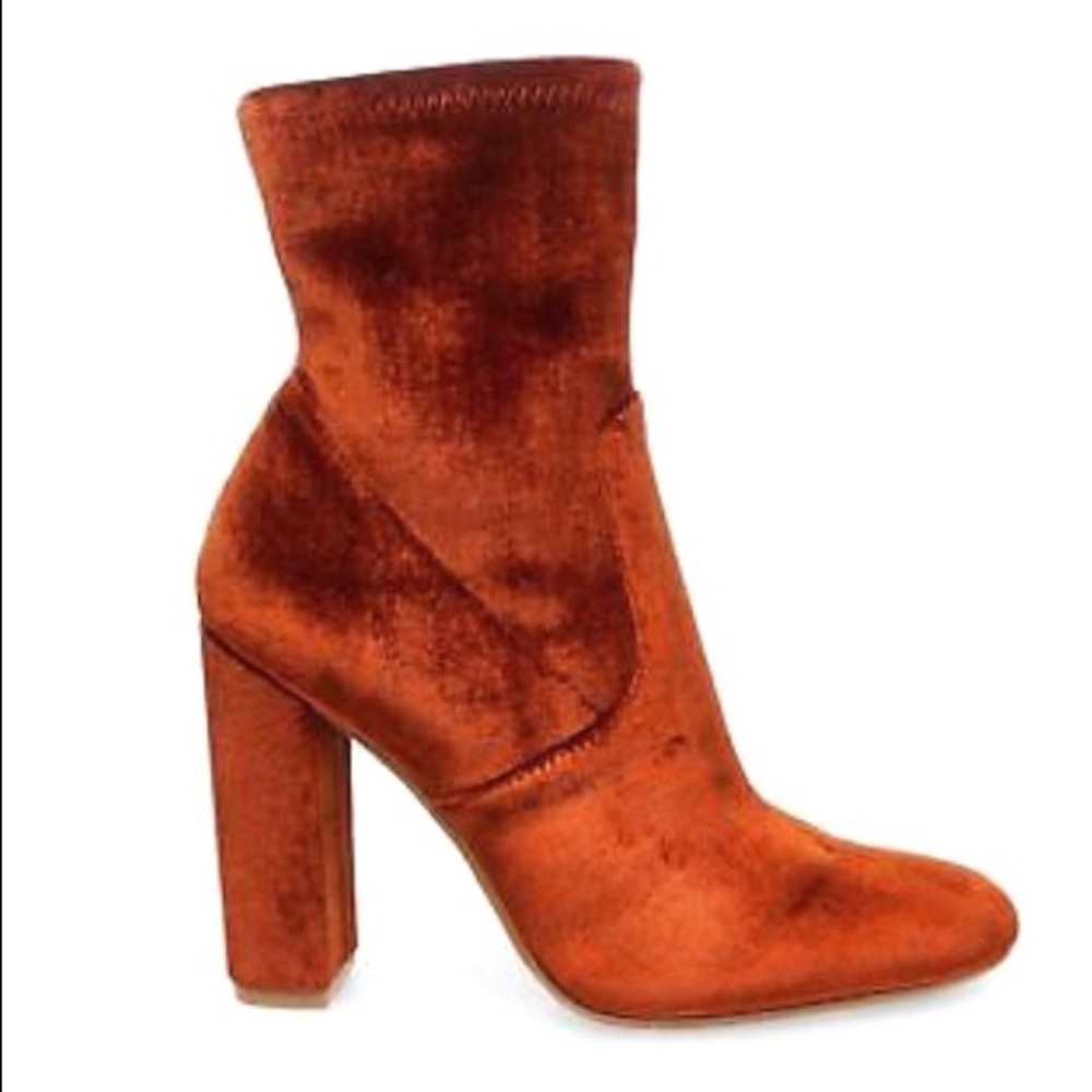 ✨SOLD✨ STEVE MADDEN Velvet Booties Size 7 - Picture 1 of 6